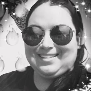 Meet your Posher, Adelina